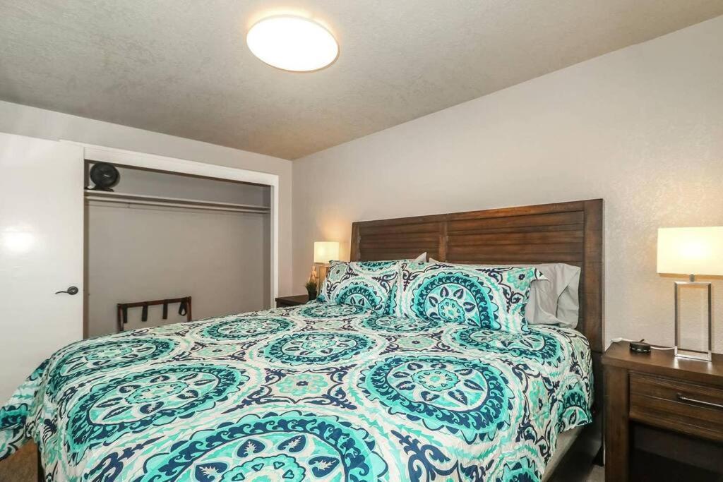 Holly First Floor 2 King Beds Villa แคนซัสซิตี ภายนอก รูปภาพ